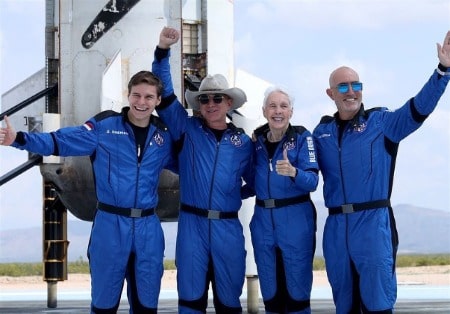 Jeff Bezos Team To Go For Space Trip